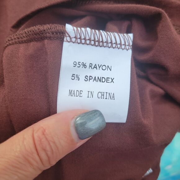 Klotho Women's Burgundy Solid Stretch V-Neck Short Sleeve T-Shirt Size Large NWT - Picture 12 of 15